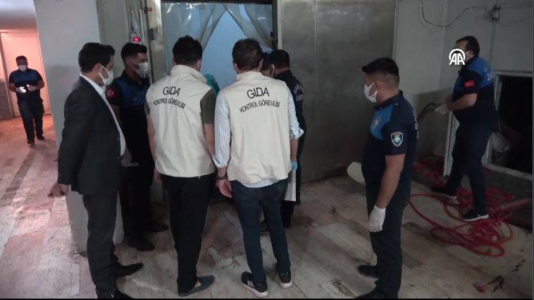 Bayram öncesi mide bulandıran görüntüler! Yakalanmasa vatandaşa yedireceklerdi - Resim: 6